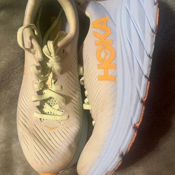 hoka tennis shoes